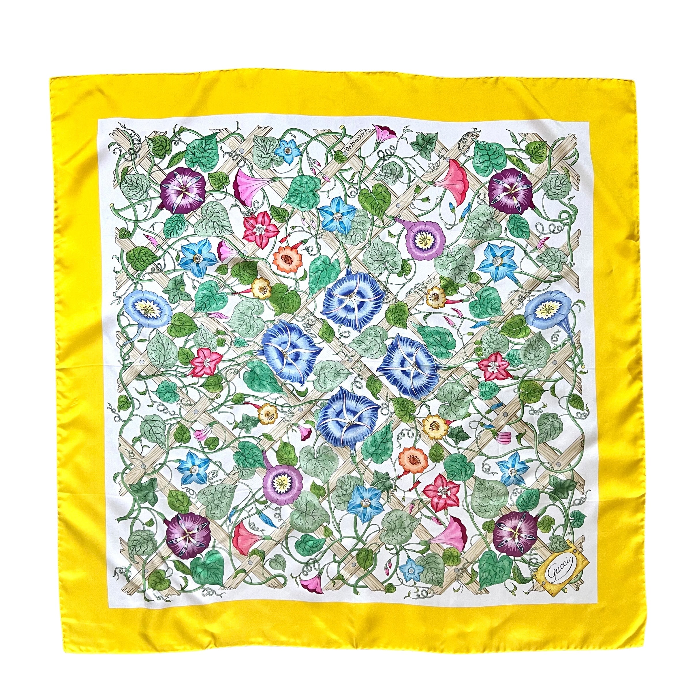 Tissu satin 100% soie imprimé paisley floral sur fond nude - Tissus en Tissu satin 100% soie imprimé paisley floral sur fond nude - Tissus en