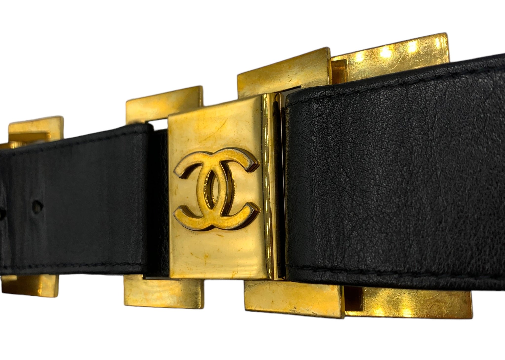 Chanel 1980'S BLACK LEATHER AND GOLD BUCKLE CC LINK BELT ALTERNATE VIEW 5 of 8