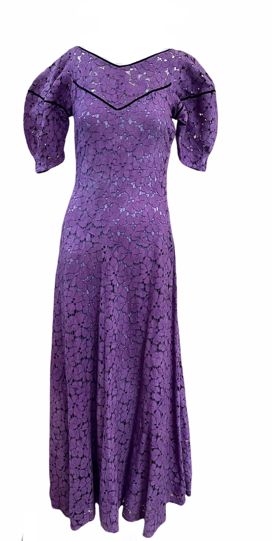 1930's Purple Lavender Floral Cotton Lace Puff Sleeve Summer Gown 1930's Purple Lavender Floral Cotton Lace Puff Sleeve Summer Gown
