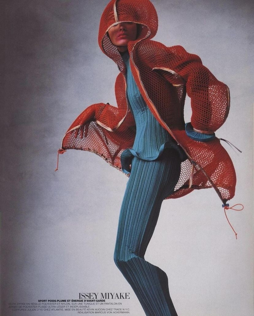 Similar style worn by Shalom Harlow, photographed by the great Irving Penn for Vogue, 1997.