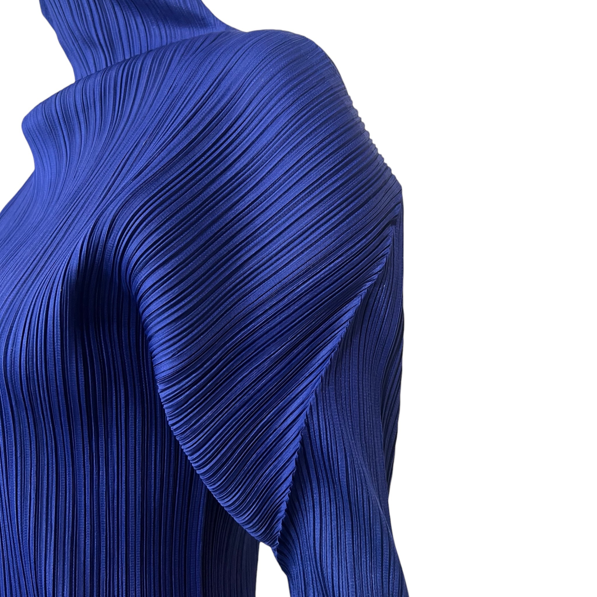 Issey Miyake F/W 1999 Cobalt Blue Pleated Funnel Neck Blouse, close up shoulder
