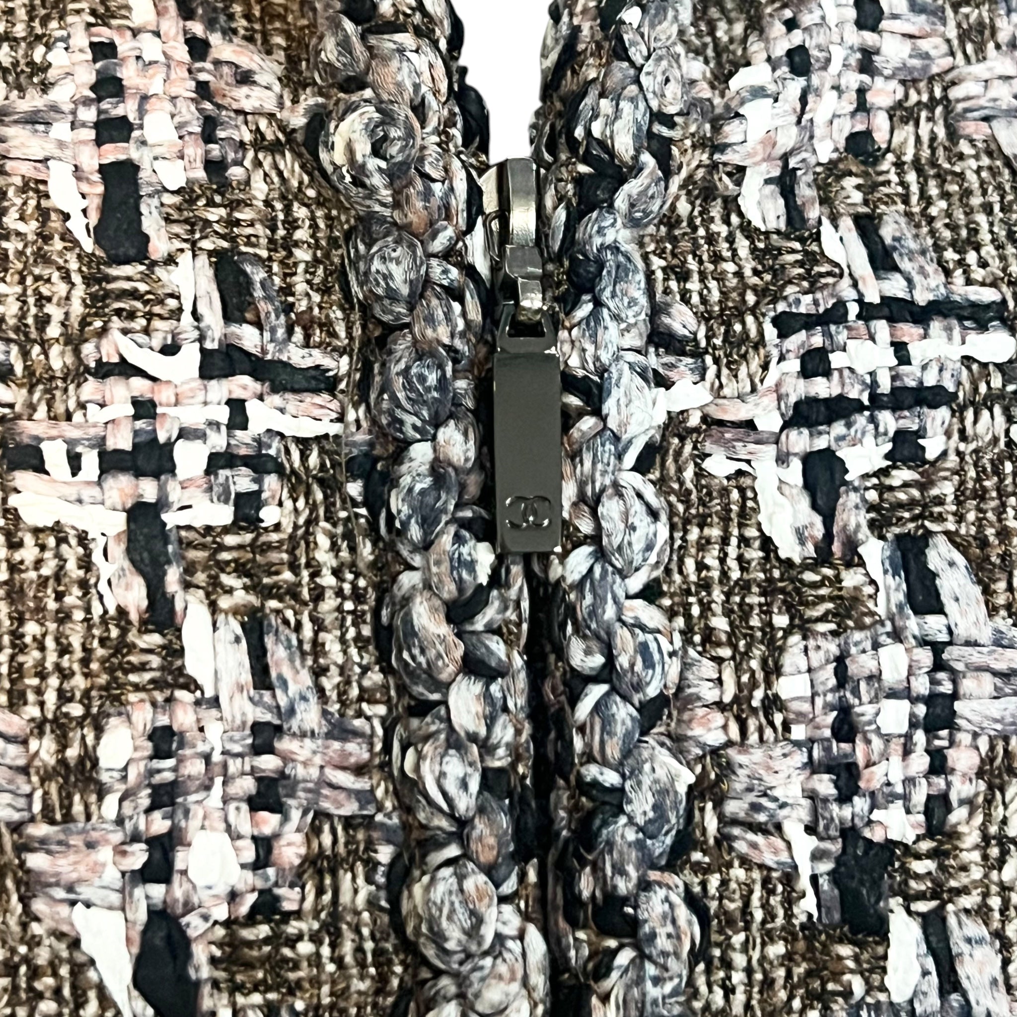 Chanel S/S 2003 Beige Boucle Classic Tweed Cropped Zip-Front Jacket, zipper pull