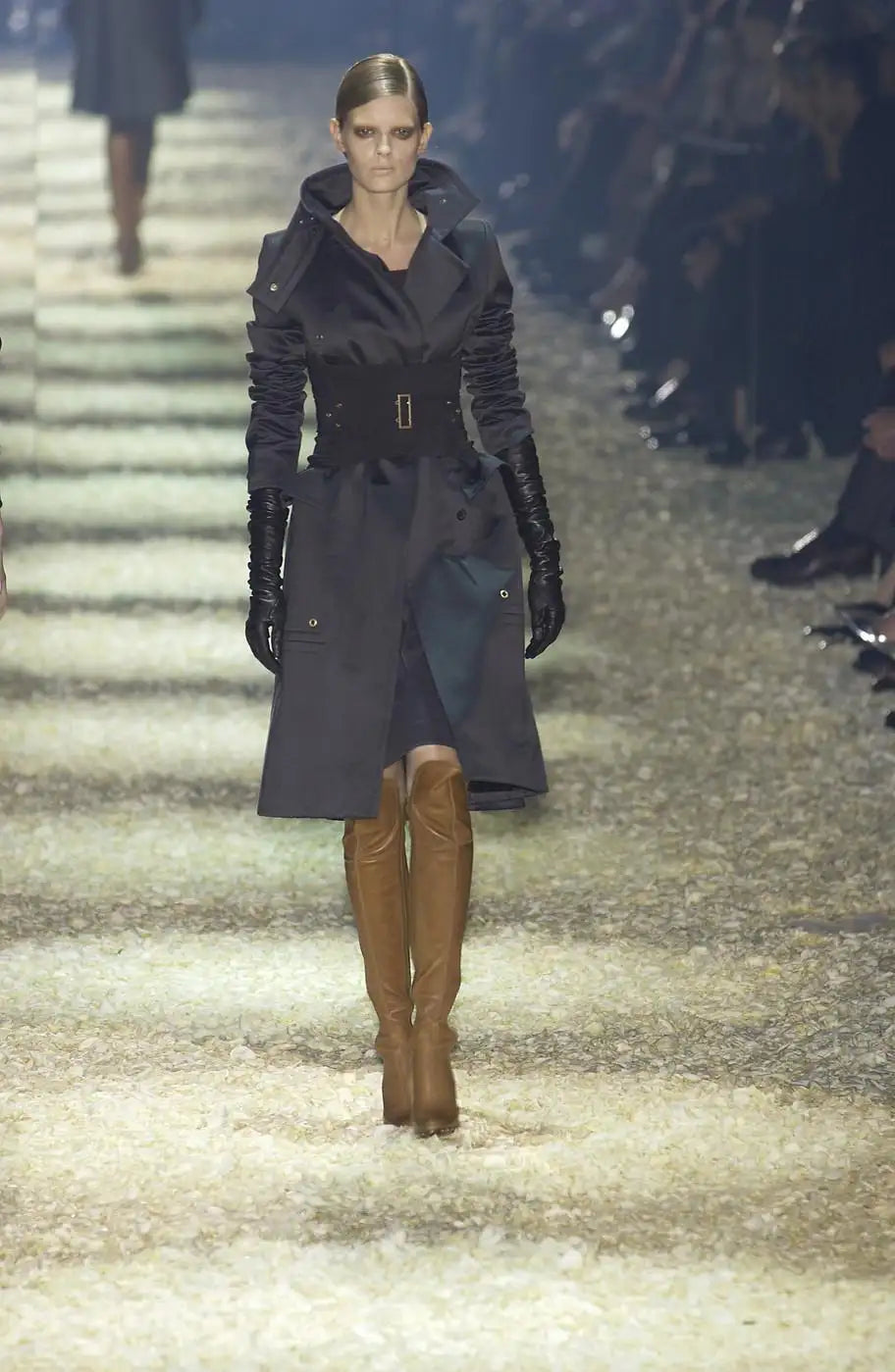 Tom Ford for Gucci F/W '03 Runway Black Corset Waspie Belt, runway 2