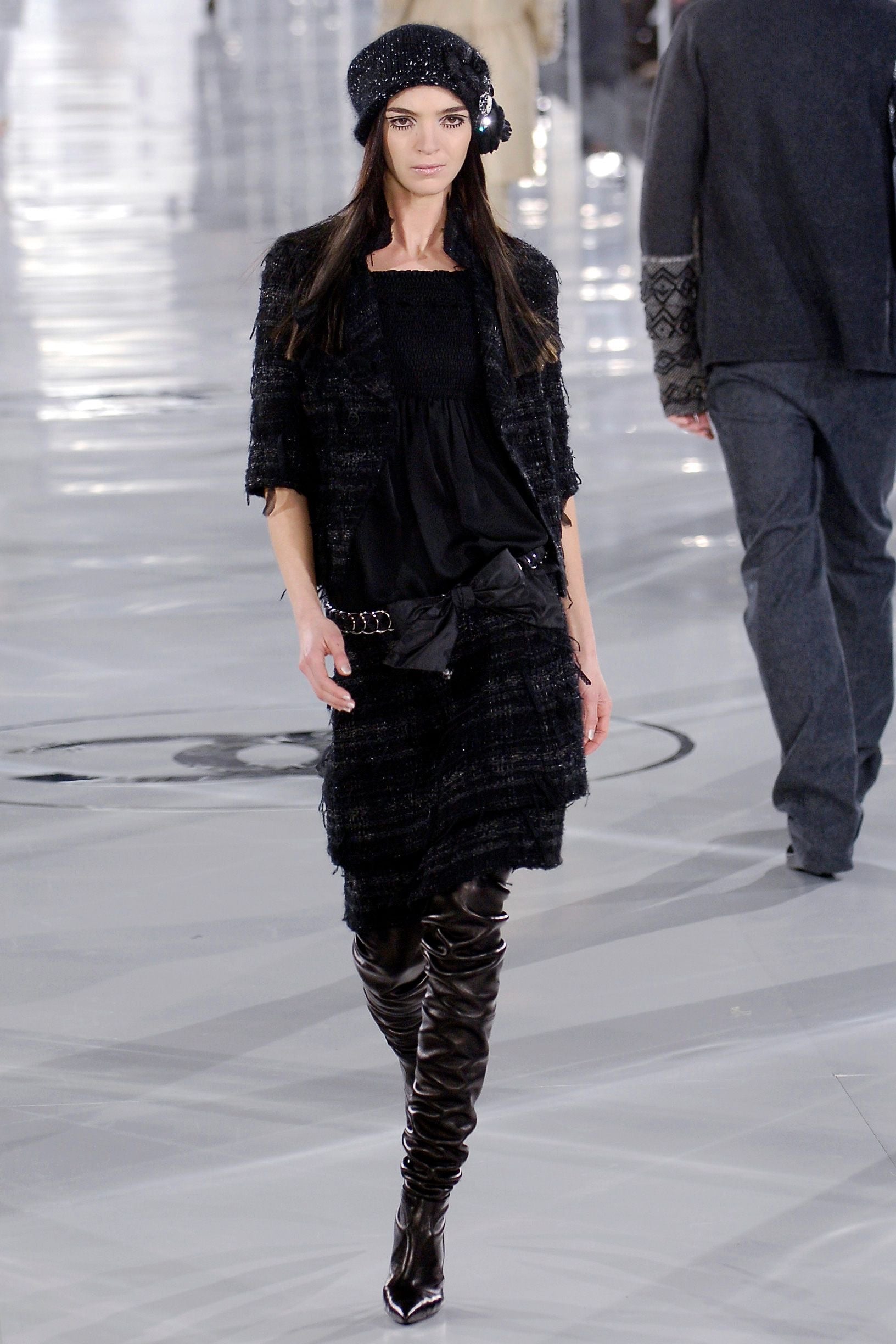 Chanel F/W 2005 Black Lightweight Metallic Tweed Cropped Jacket, runway