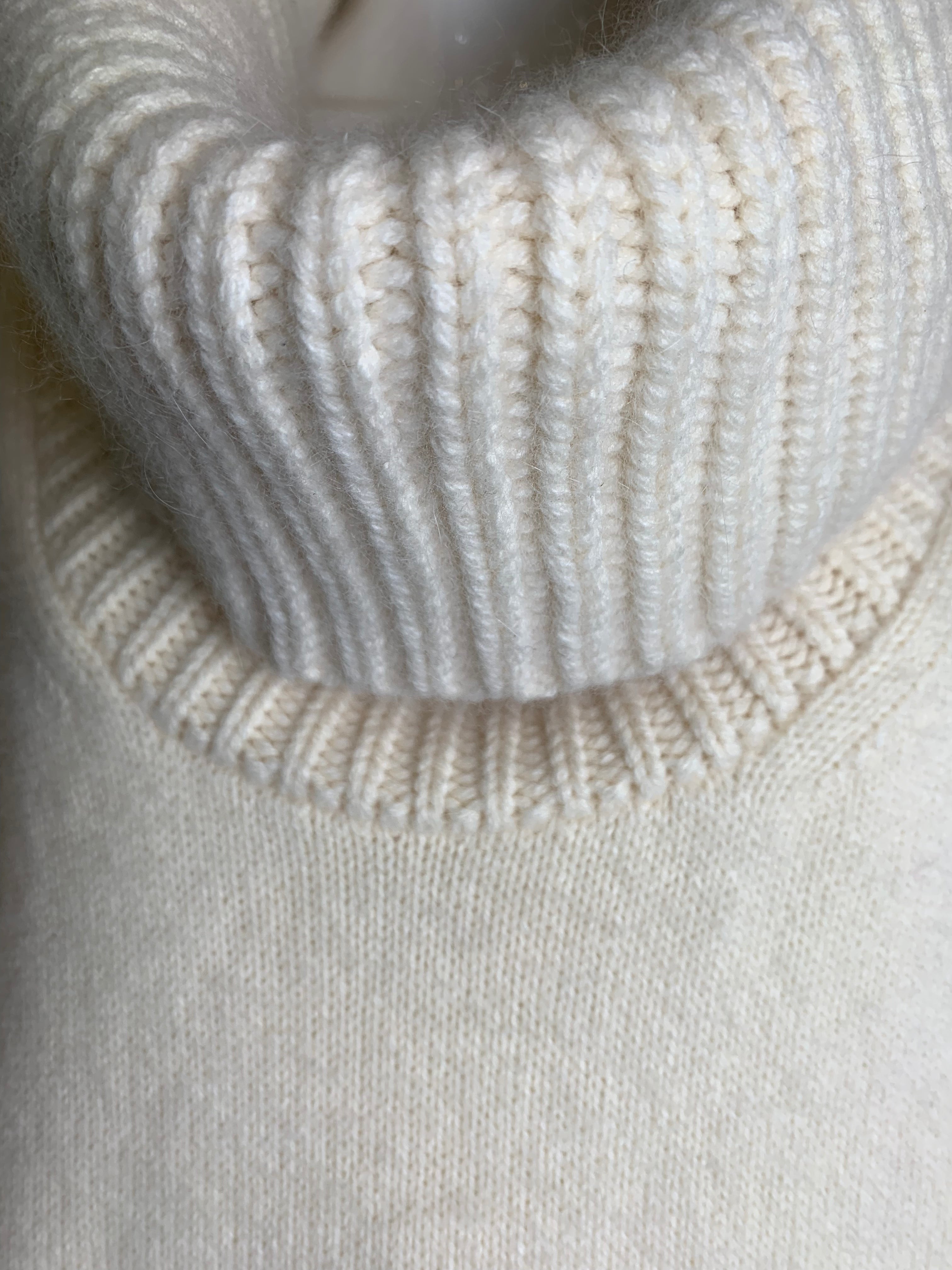 Alexander McQueen Cream Chunky Knit Turtle Neck Angora Wool Sweater KNIT DETAIL 6/7