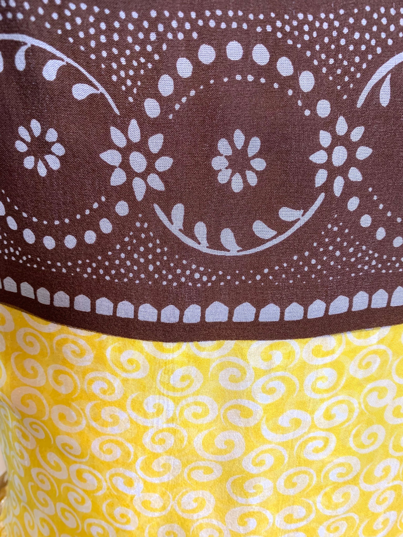 Oscar de la Renta 70s Yellow and White Print Silk Gown with Cocoa Trim DETAIL 4 of 5