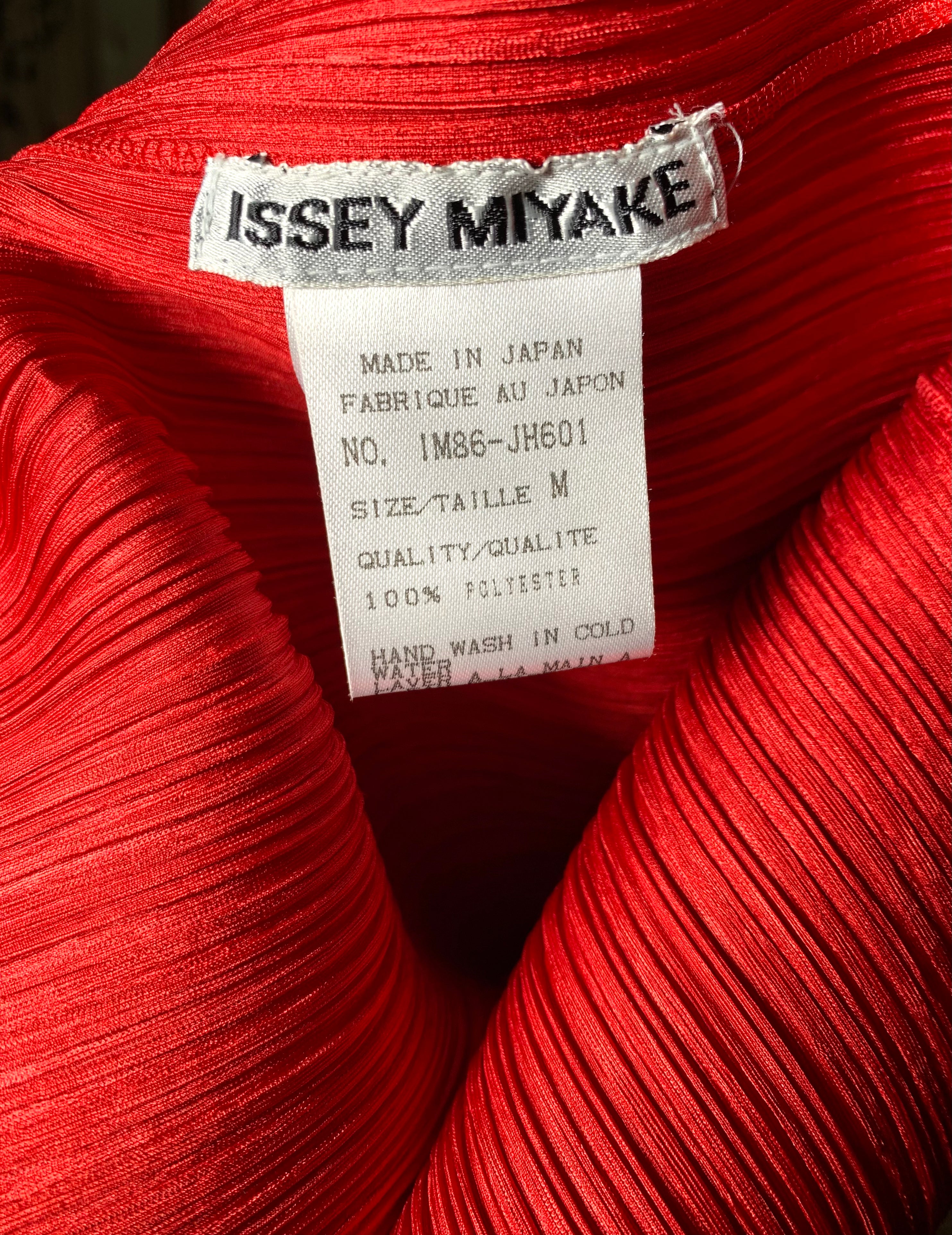 Issey Miyake '90s Plissé Cherry Red Scoop Neck Dress LABEL 5/5