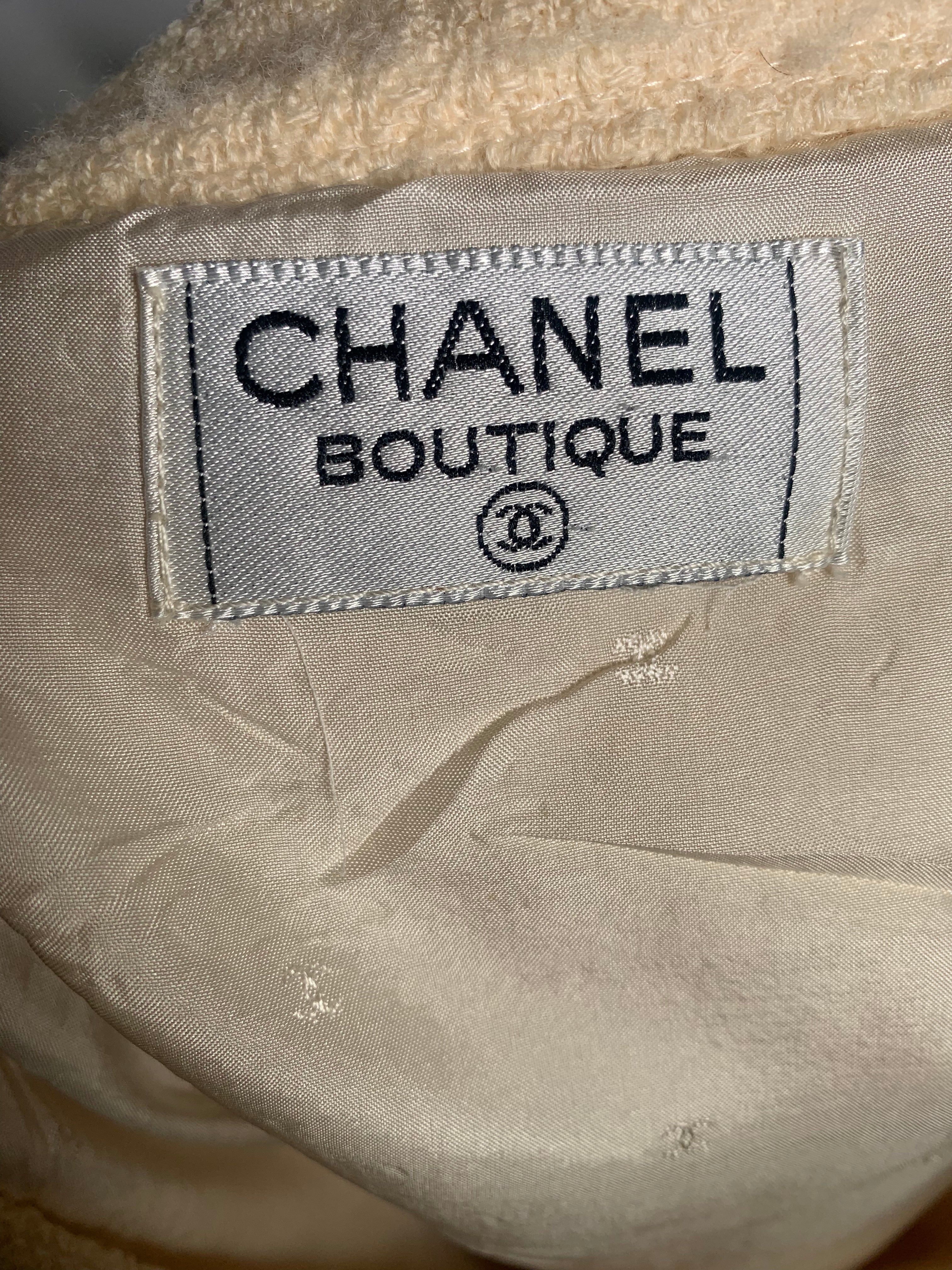 CHANEL Boutique Cream Boucle Tweed Wool Skirt Suit Ensemble, label