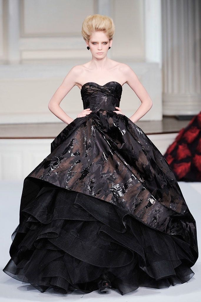 Oscar de la Renta F/W 2009 Black "Paint Strokes" Black Ball Gown RUNWAY PHOTO 1 OF 7