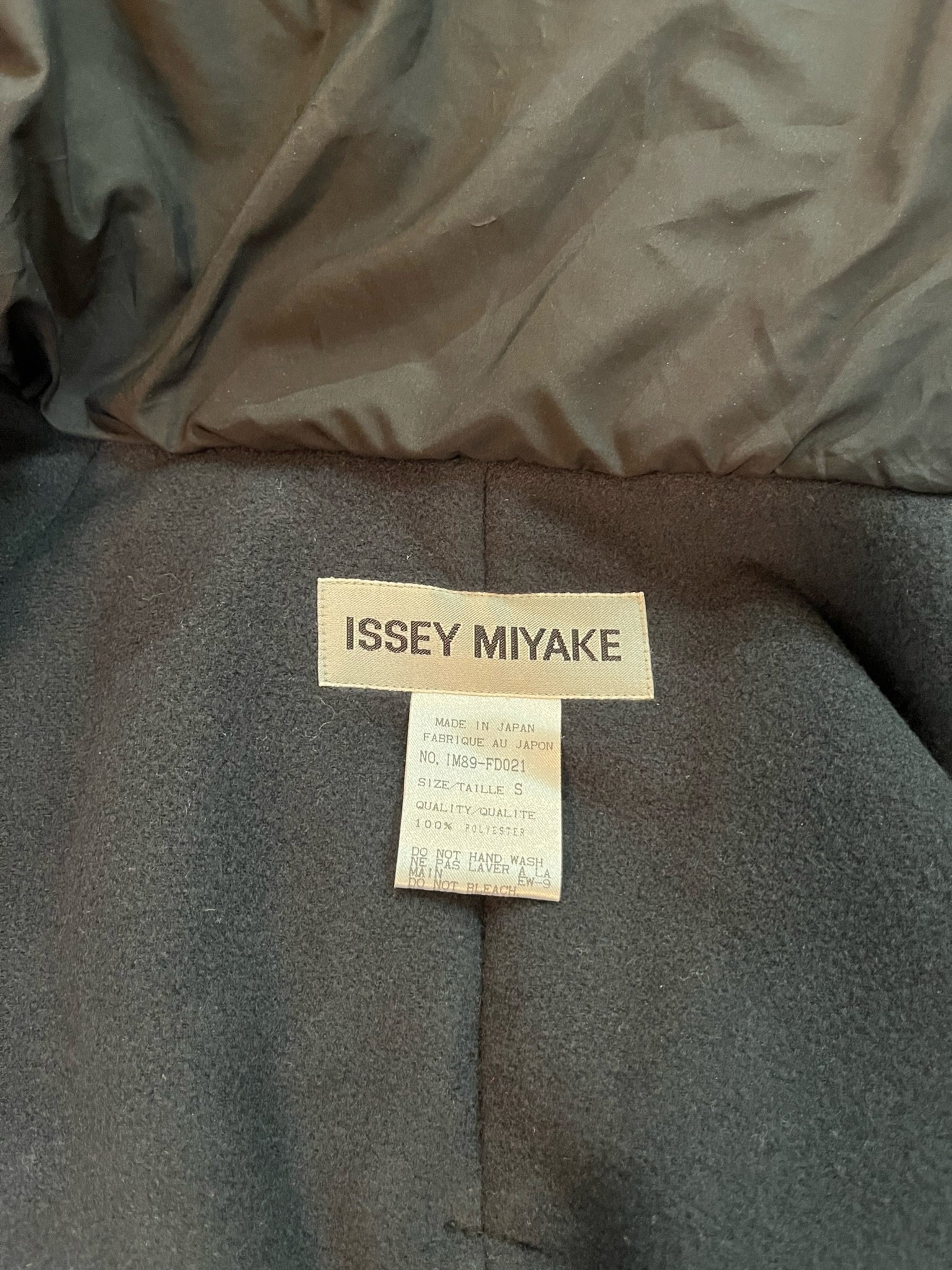 Issey MiyakeY2K Black Nylon Ruched Puffer Jacket LABEL 4 of 4