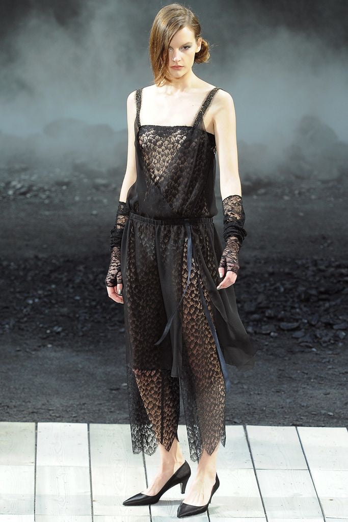 Chanel F/W 2011 Black Lace Fingerless Runway Gloves, runway 4