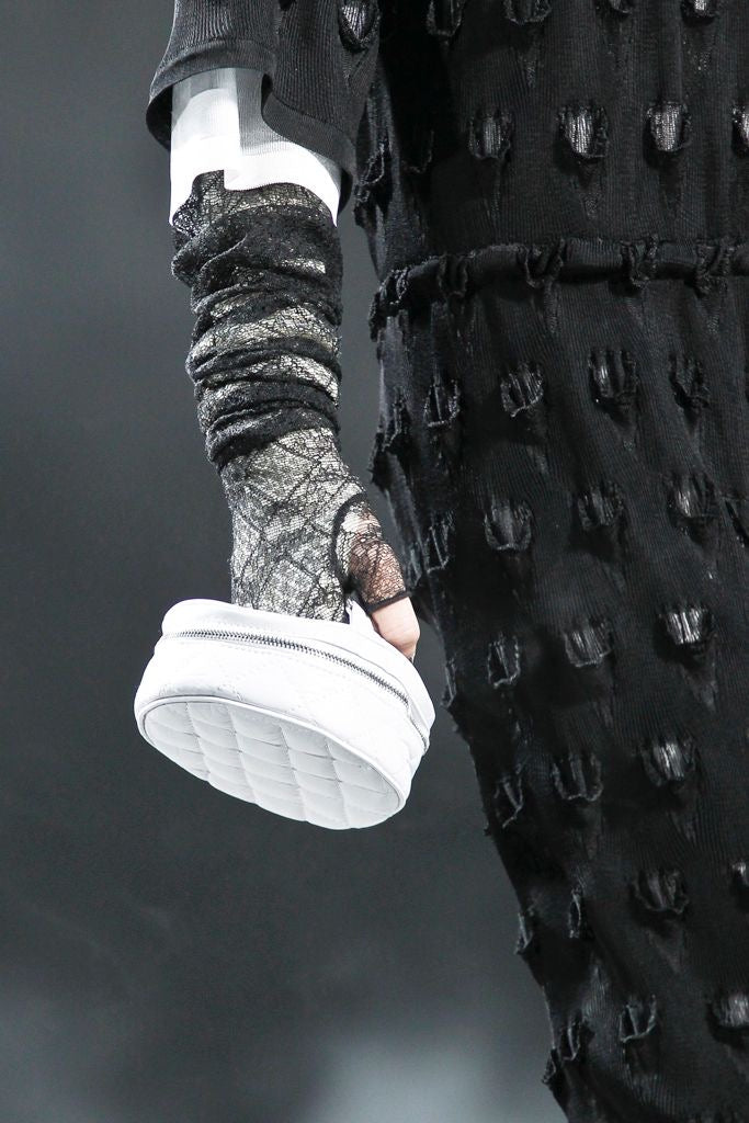 Chanel F/W 2011 Black Lace Fingerless Runway Gloves, runway 2