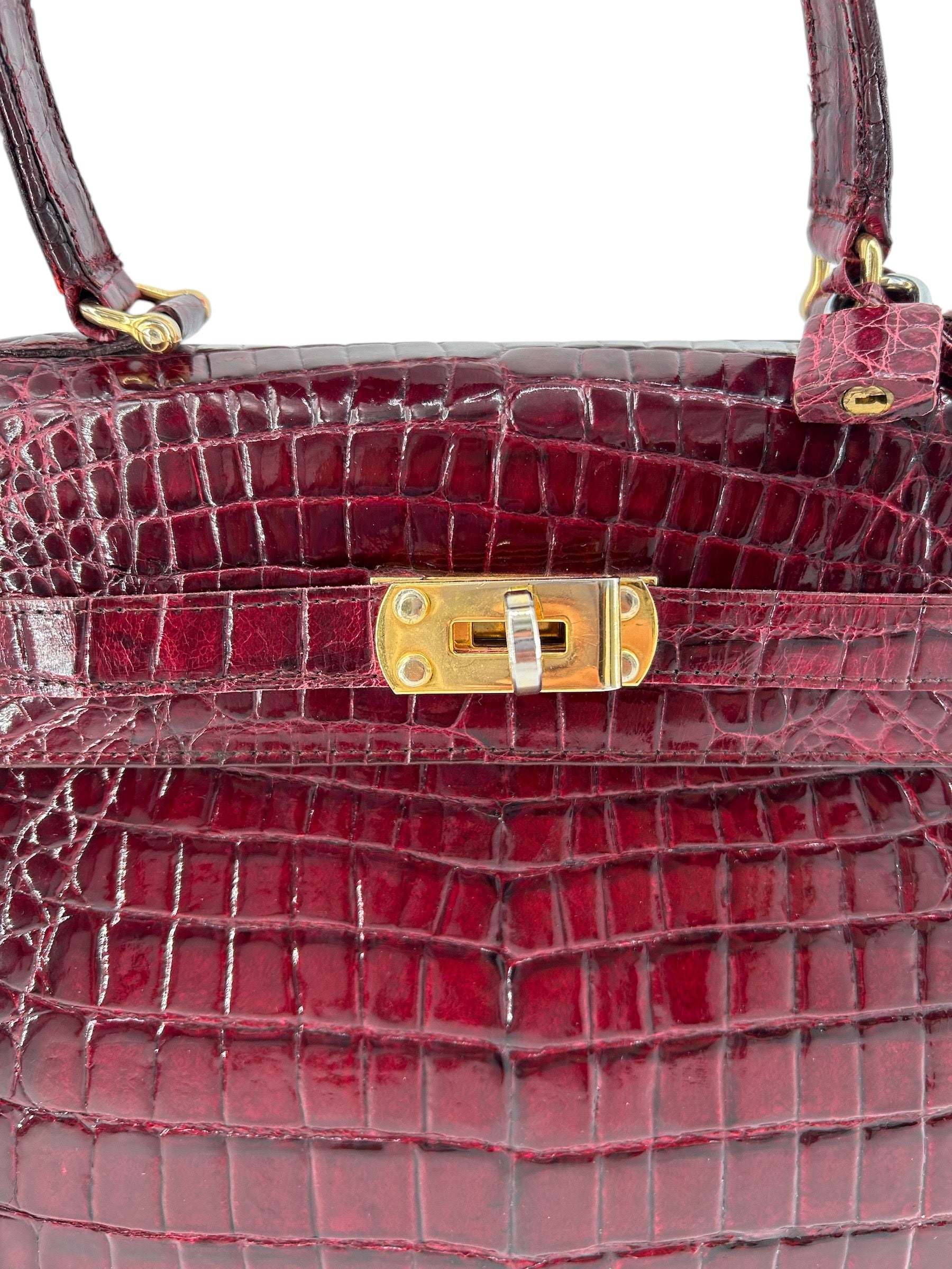 Deep Red Classic A-Frame Crocodile Handbag with Locket HARDWARE NORMAL LIGHT 3 OF 14