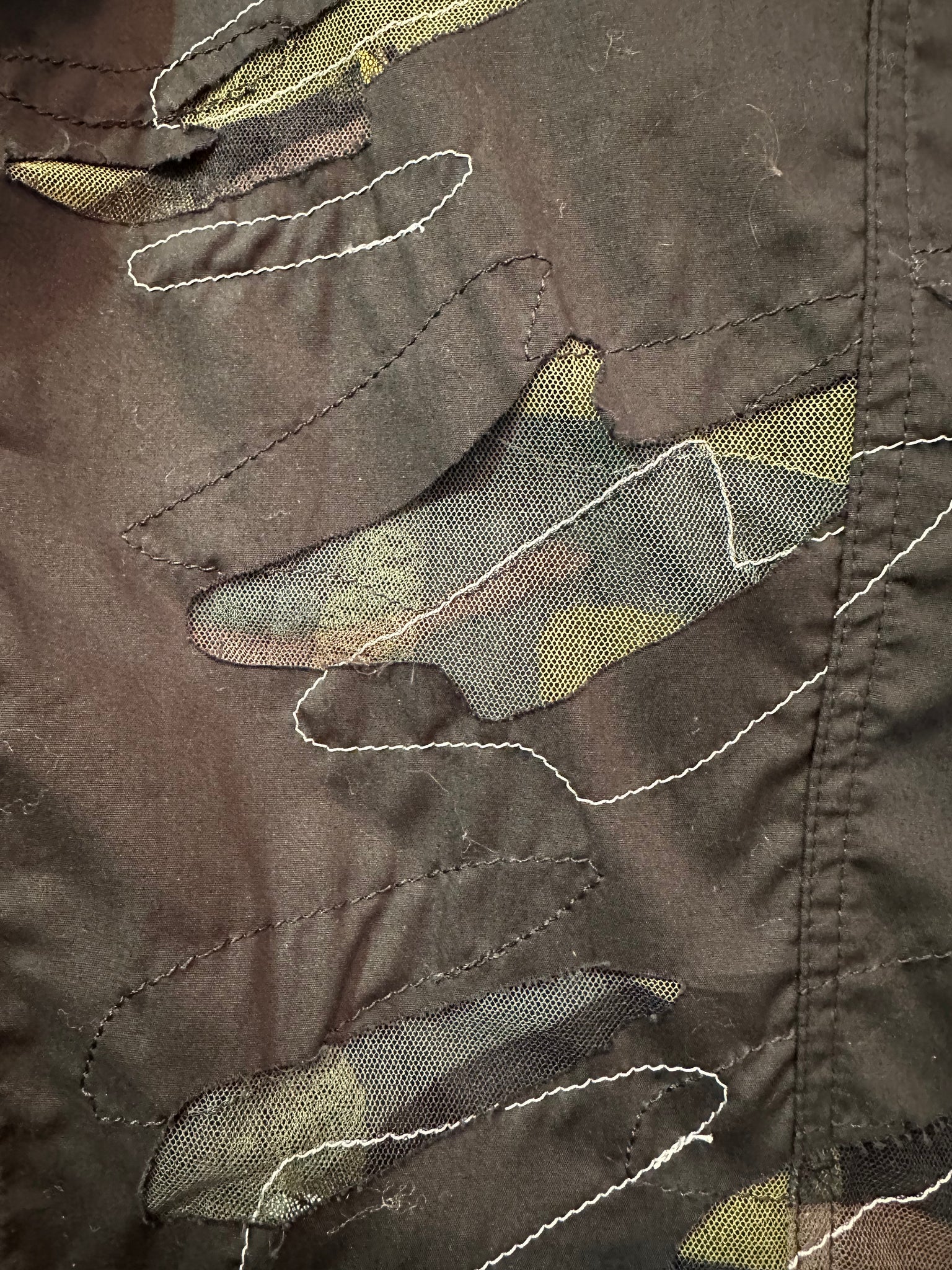 Yoshiki Hishinuma 90s Camouflage Blazer Cut Jacket DETAIL 4 of 5