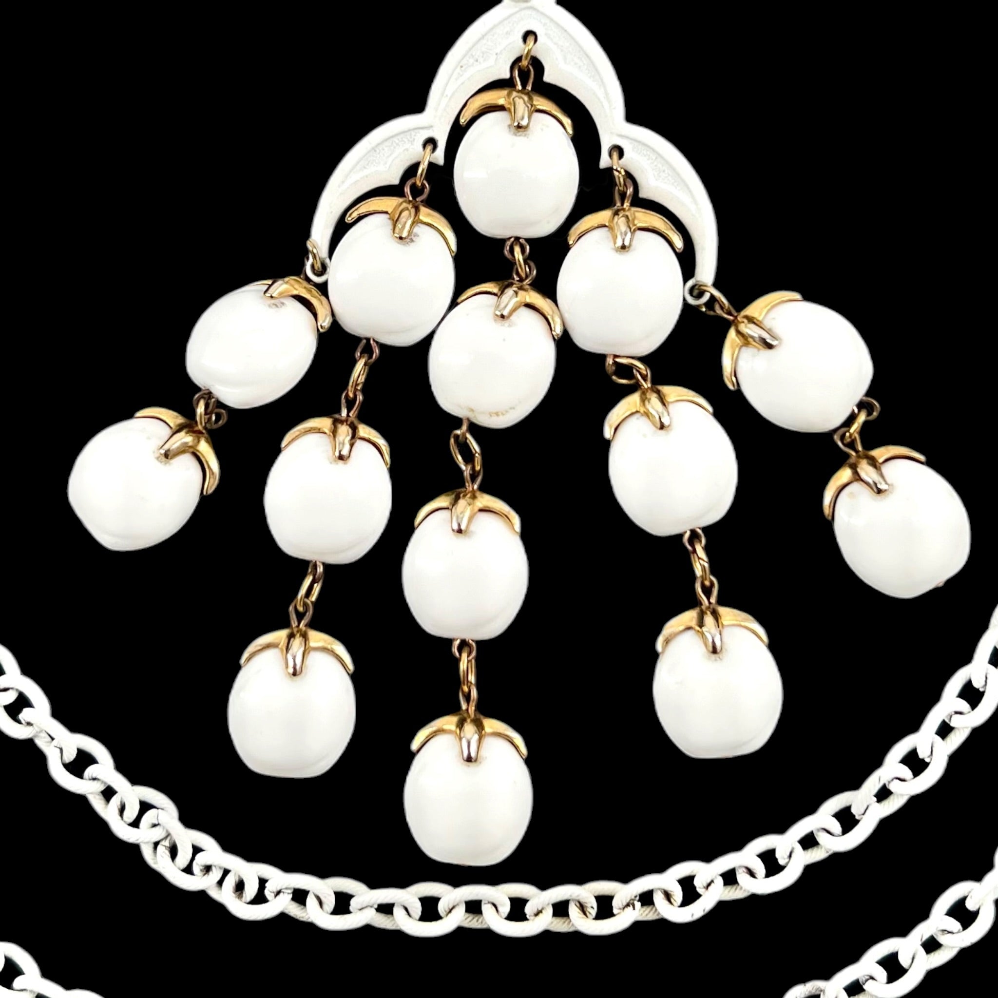 Trifari 1960s/70s White Waterfall Pendant Necklace, pendant detail 2