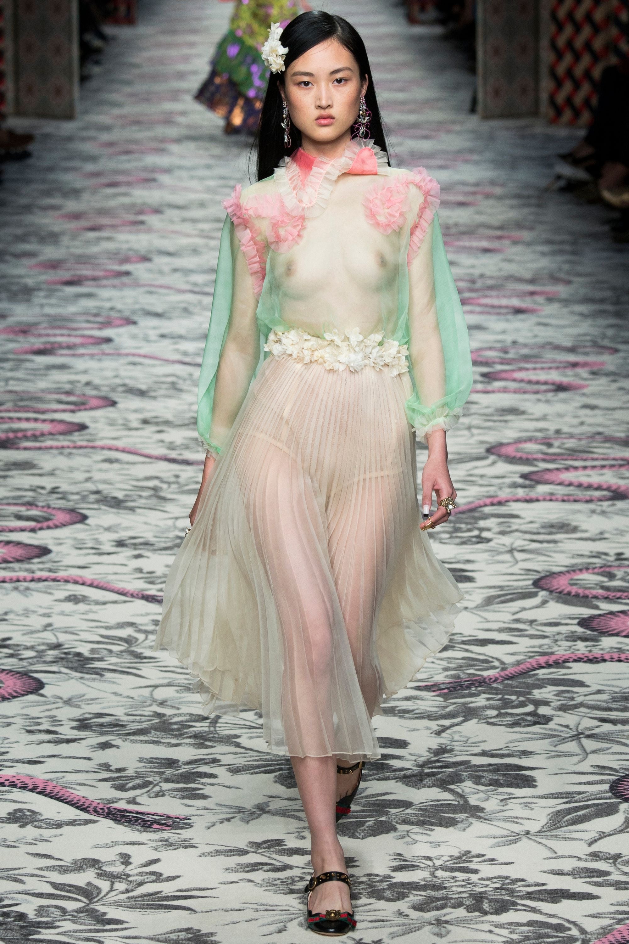 Gucci s/s 2016 runway