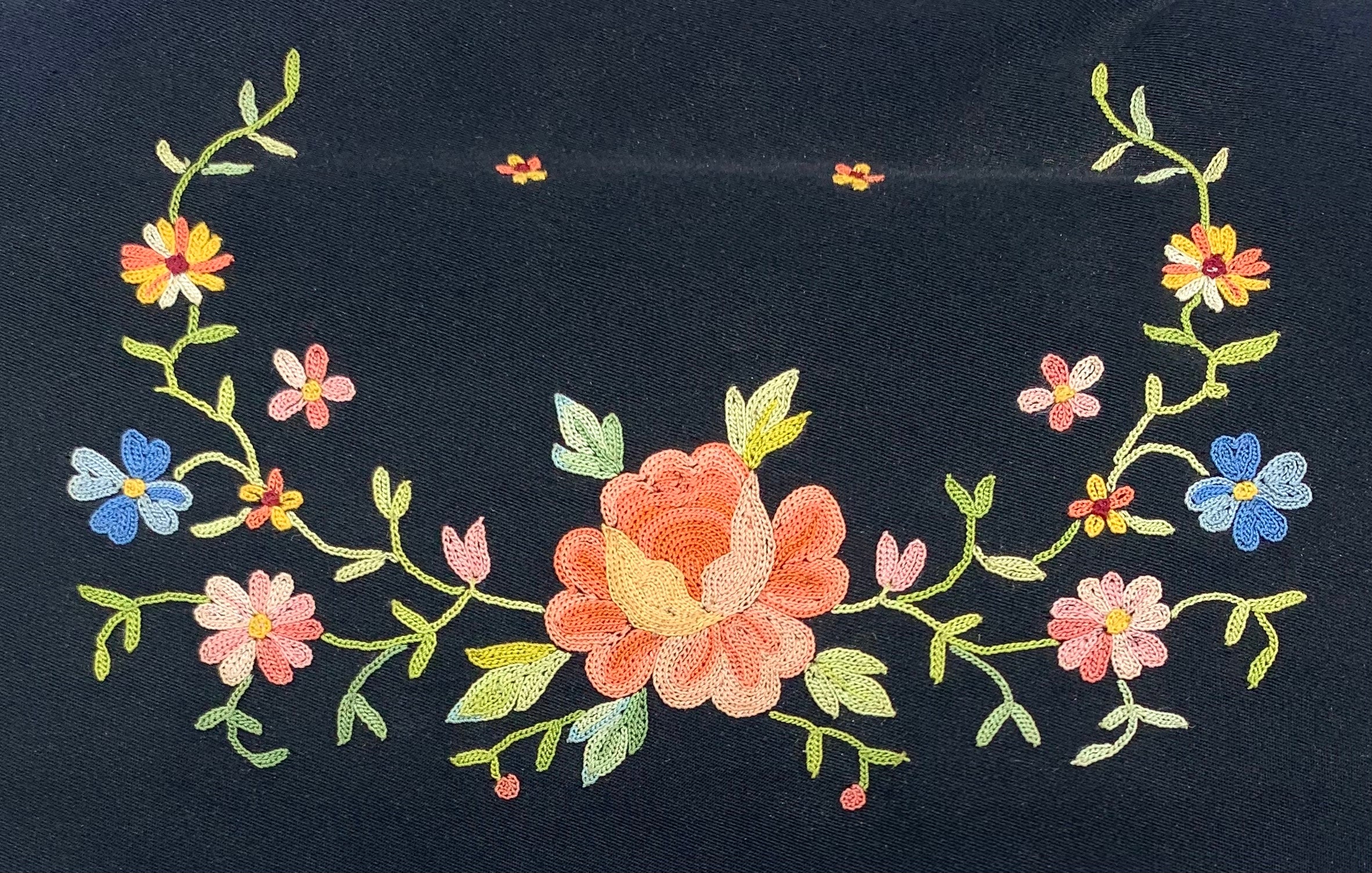 1950s Twifaille by Rosenfeld Black Satin Floral Hand Embroidered Clutch Purse EMBROIDERY DETAIL 3/5