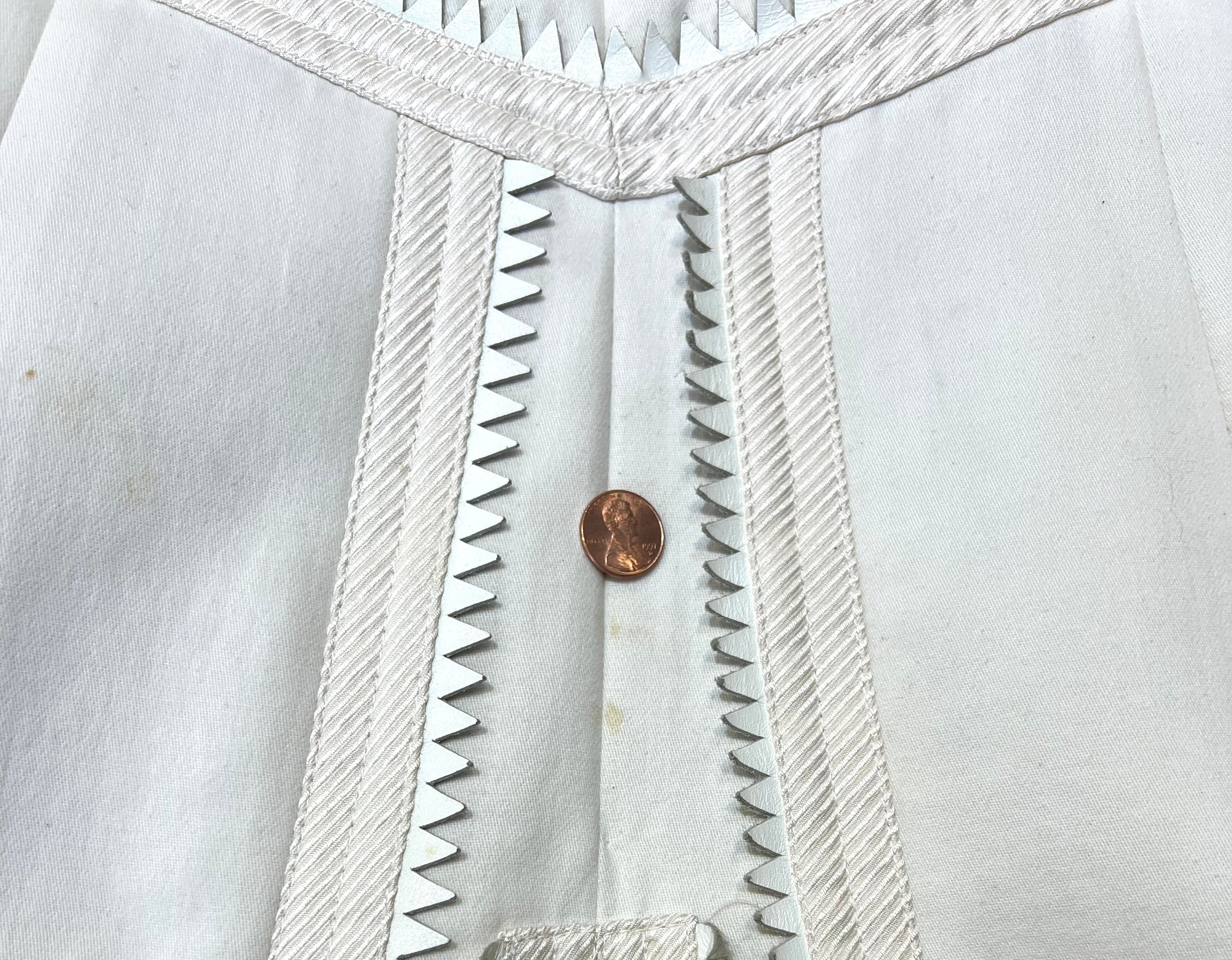 CENTER BACK TEENY YELLOW SPOT