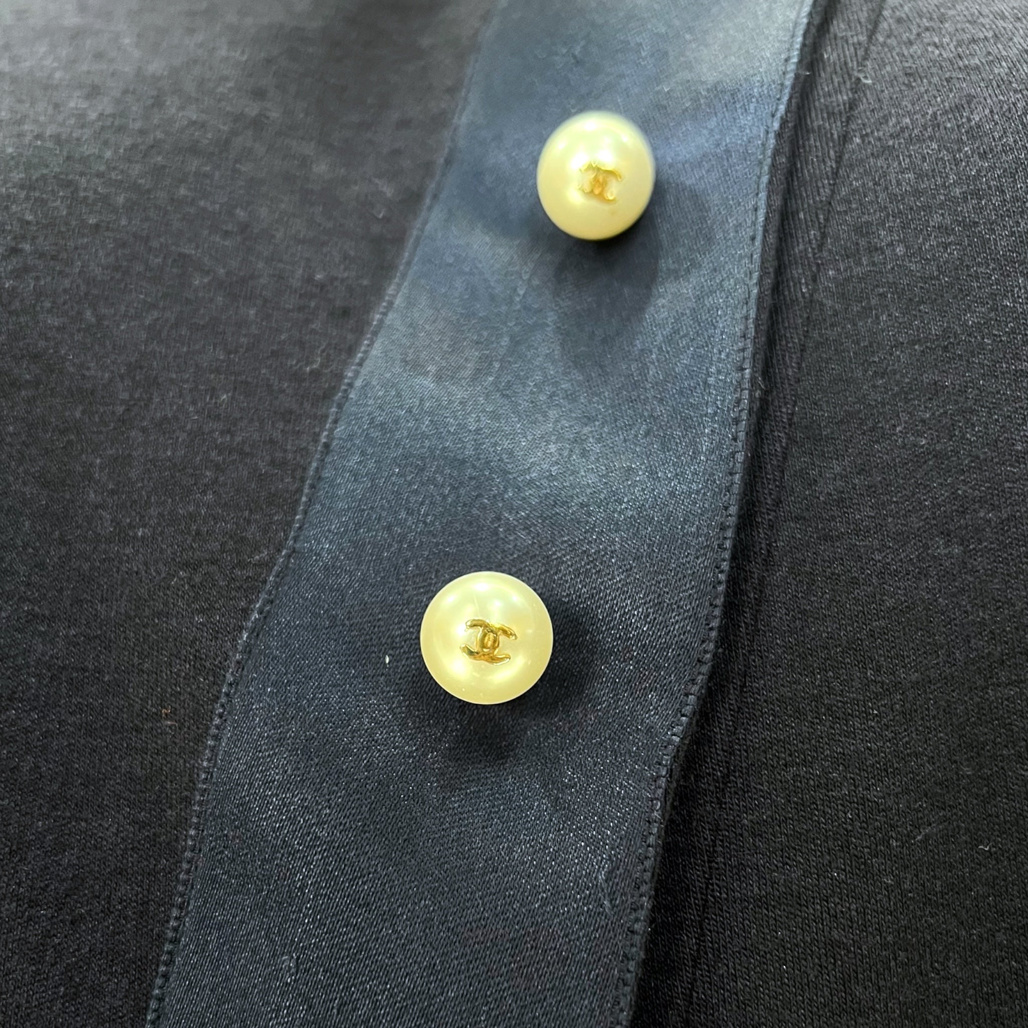 Chanel 1983/1984 Navy Wool Dress with Pearl Buttons, buttons