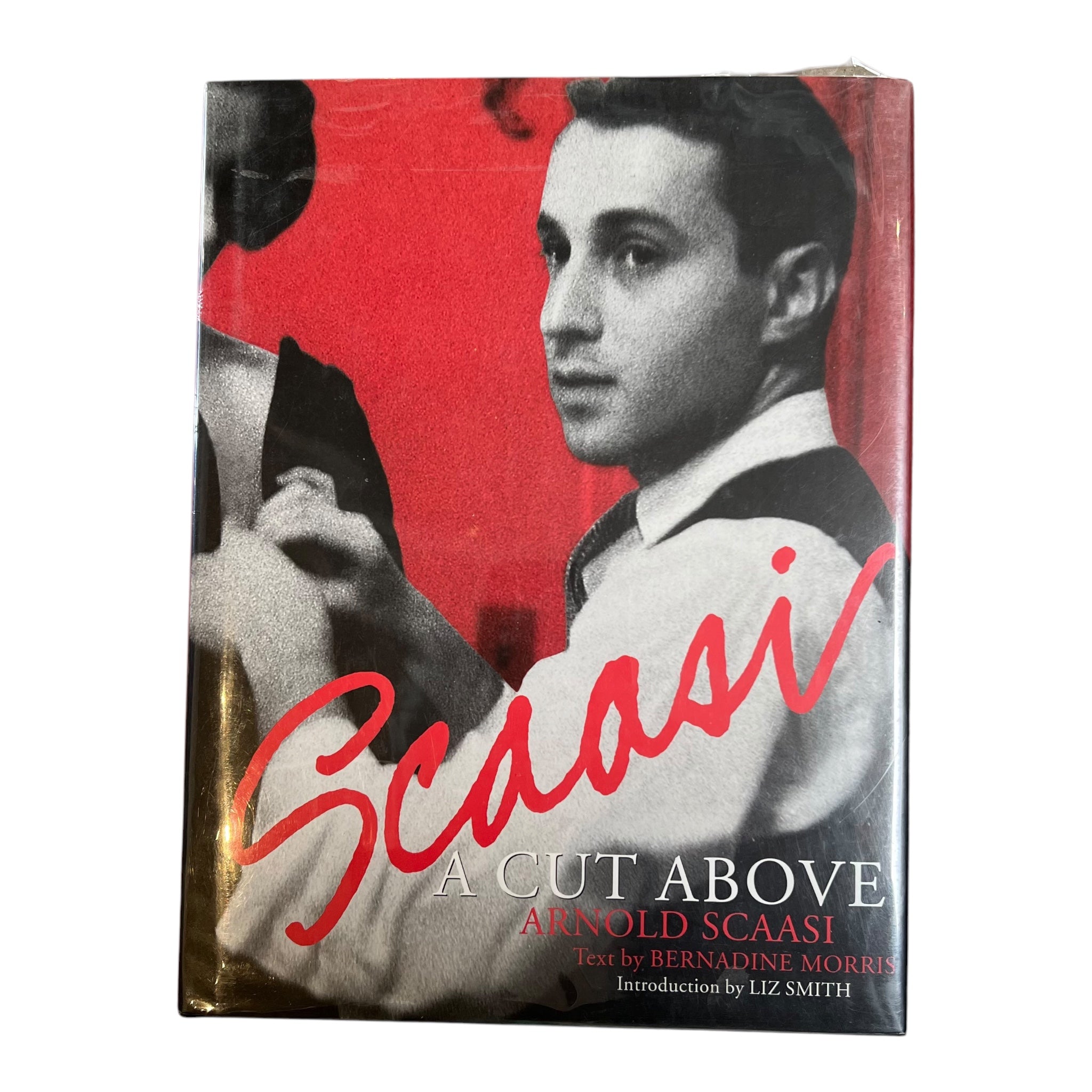 Book cover of 'A Cut Above' by Arnold Scaasi 