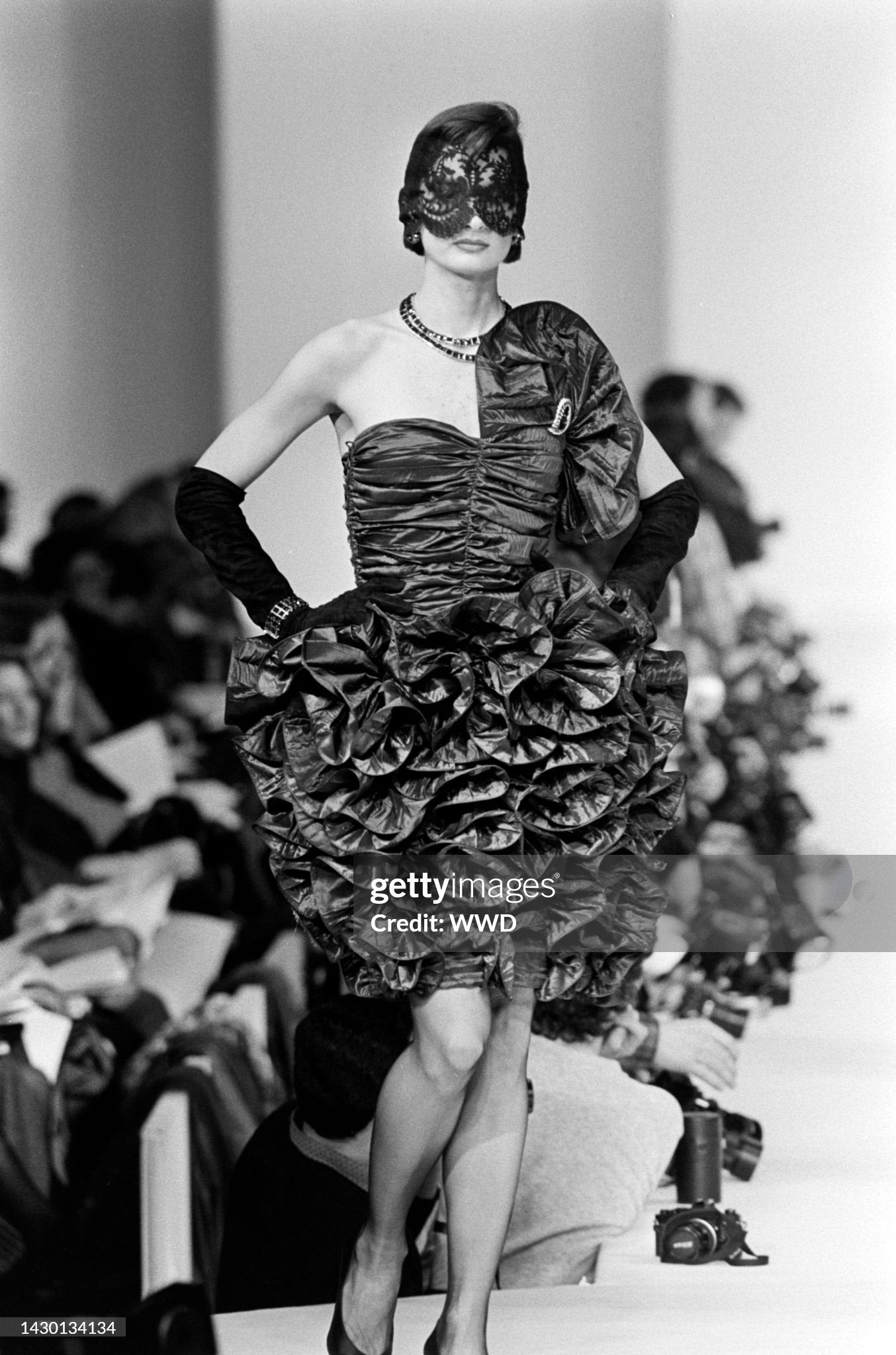
Marc Bohan for Dior Fall 1985 Ready to Wear Runway Show
Marc Bohan for Dior Fall 1985 Ready to Wear Runway Show (Photo by Guy Marineau/WWD/Penske Media via Getty Images)