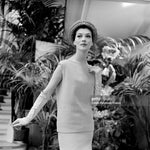 
Modèle Christian Dior
Modèle Yves Saint Laurent pour Dior. Robe à tunique ultra dépouillée, 1960. (Photo by Keystone-France\Gamma-Rapho via Getty Images