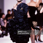 Mode Prêt-à-Porter Automne-Hiver 1985-1986
Défilé Christian Dior en mars 1985 à Paris, France. (Photo by Daniel SIMON/Gamma-Rapho via Getty Images)