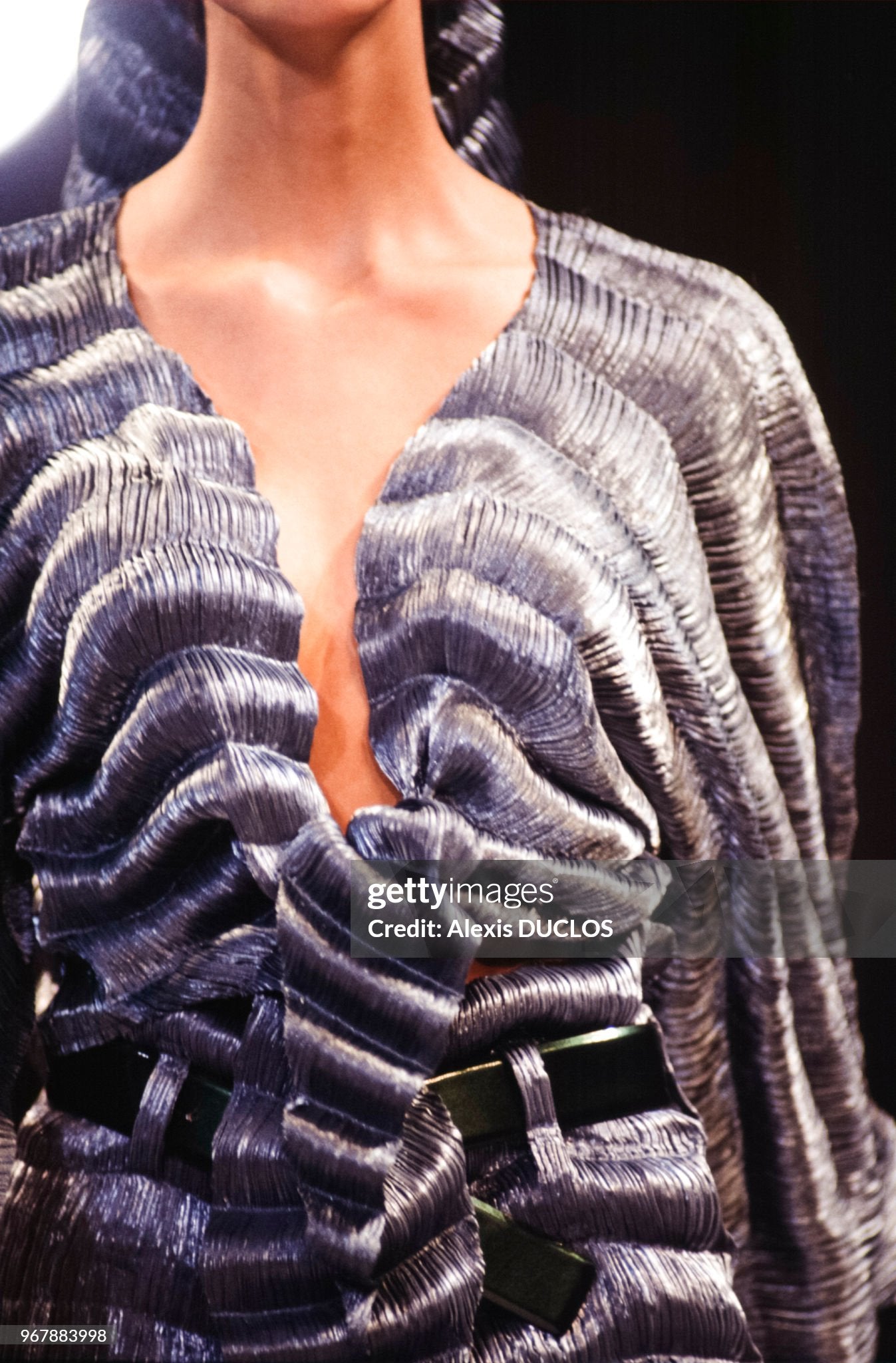Mode Prêt-à-Porter Automne-Hiver 1993-1994
Détail Issey Miyake lors du défilé Koshino le 15 mars 1993 à Paris, France. (Photo by Alexis DUCLOS/Gamma-Rapho via Getty Images)