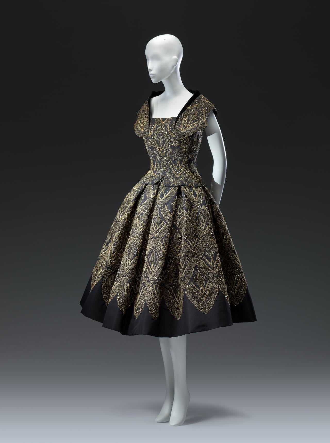 CHRISTIAN DIOR, Paris (couture house), Christian DIOR (designer)
Mexico, cocktail dress
1954
H line, autumn-winter 1954–55
NGV Melbourne, Australia, 2015