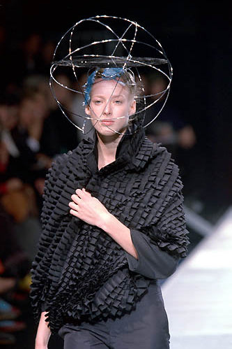 RUNWAY SS2000