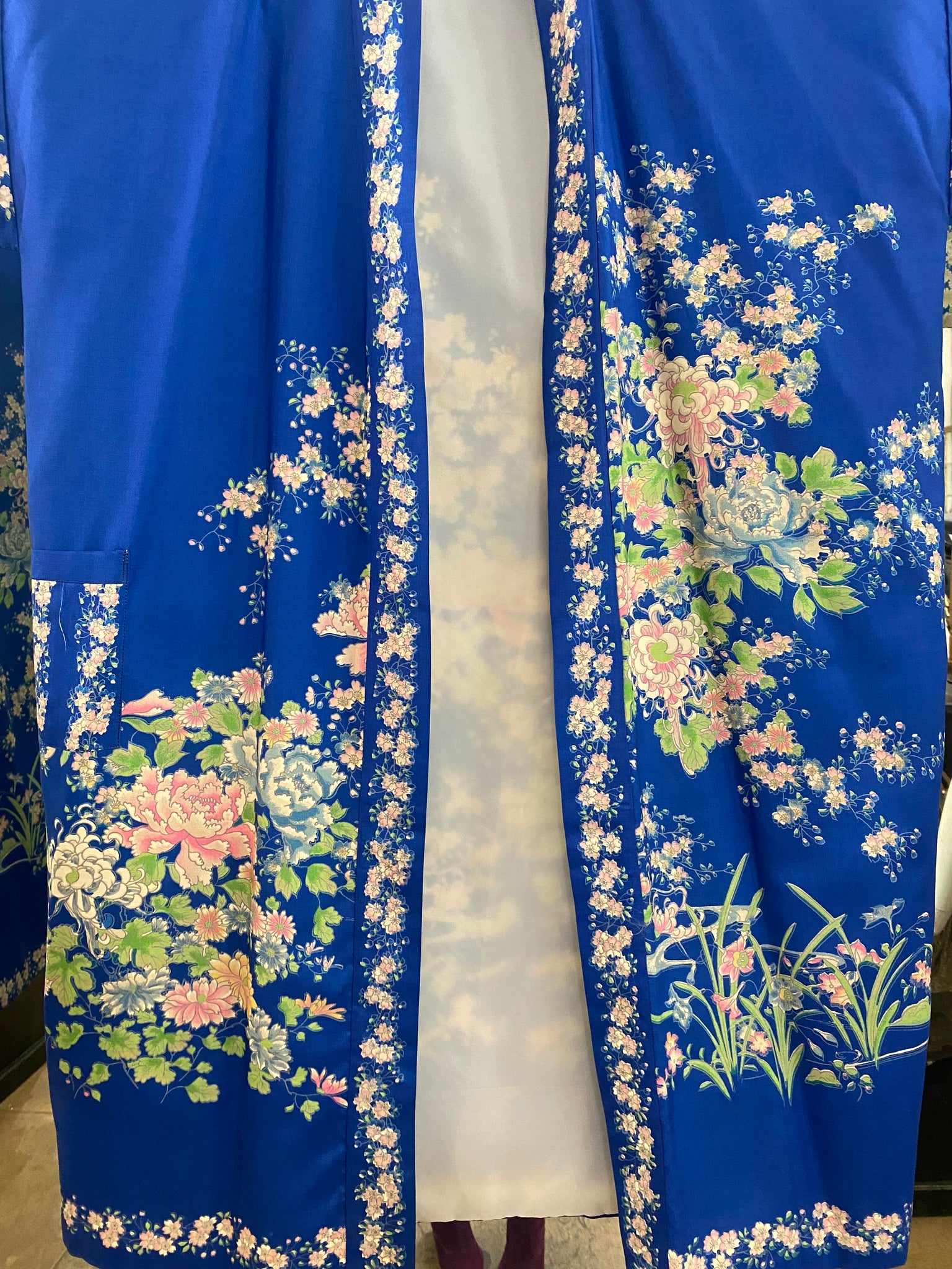 Hiyashi Japanese Blue Silk Floral Belted Robe DETAIL 5 of 6
