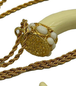 Kenneth Lane 70s Faux Horn Pendant Necklace DETAIL 3 of 4